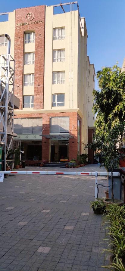 Sunhill Portico Hotel Sziliguri Kültér fotó